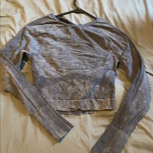 Cropped athletic shirt